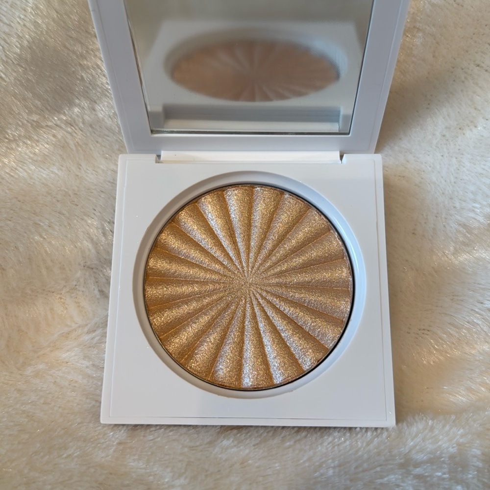 OFRA Cosmetics Highlighter in Rodeo Drive - Picture 2 of 5